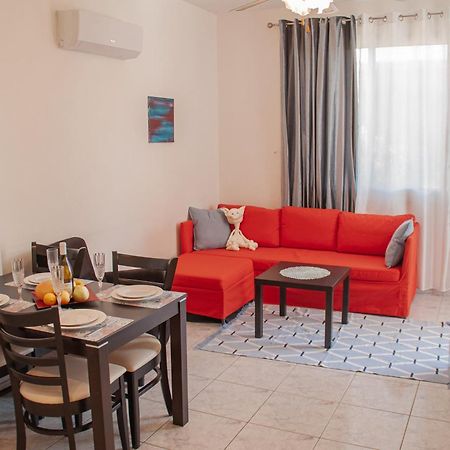 Cozy 1 Bedroom Apartment In Walking Distance To The Municipal Beach Paphos Eksteriør billede