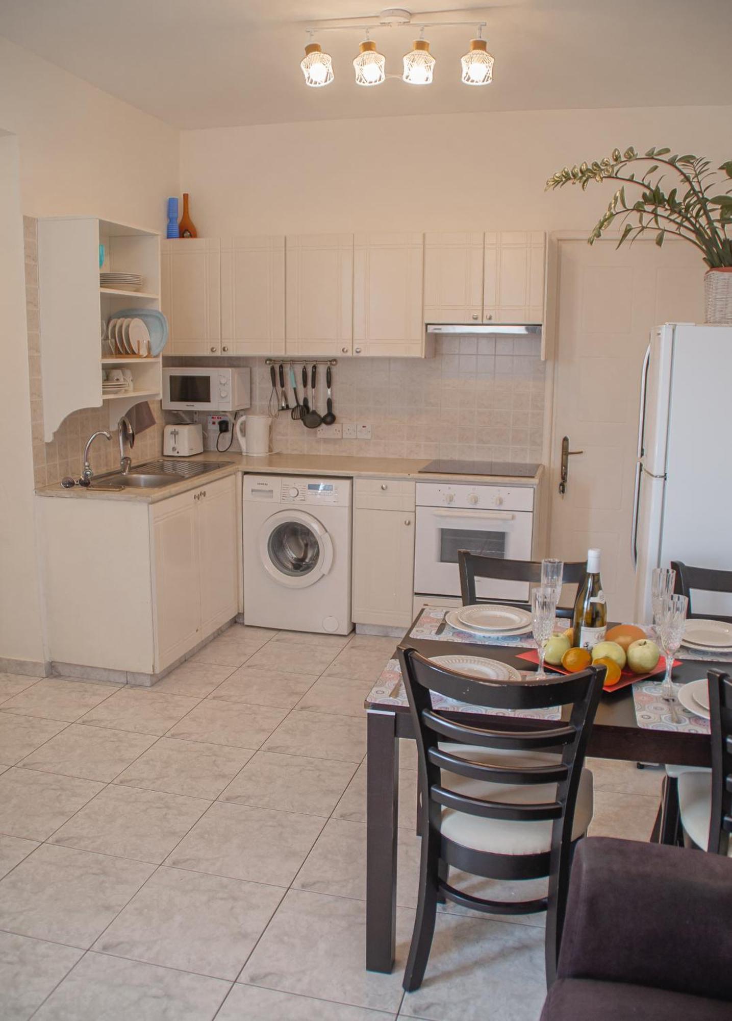 Cozy 1 Bedroom Apartment In Walking Distance To The Municipal Beach Paphos Eksteriør billede