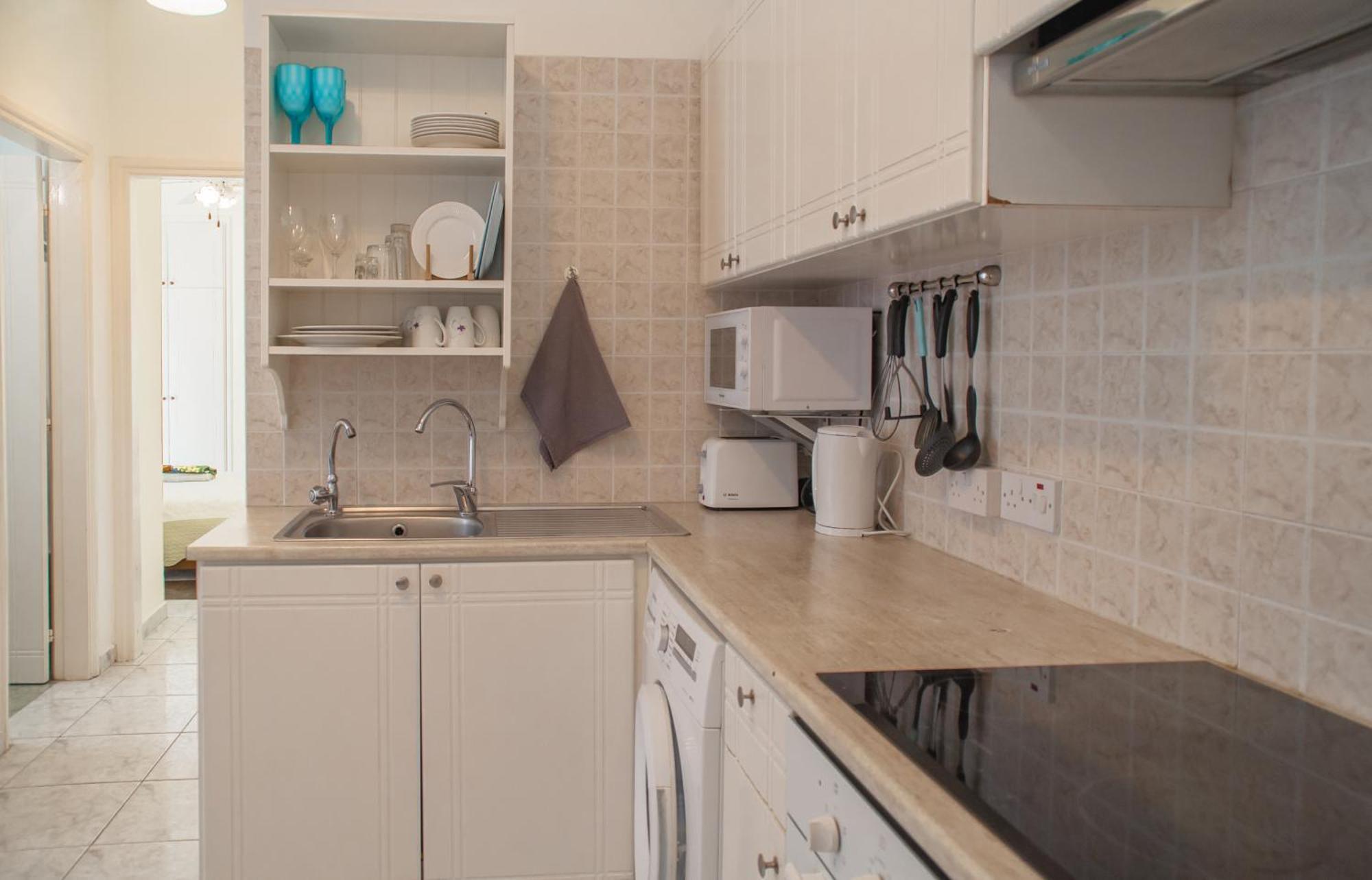 Cozy 1 Bedroom Apartment In Walking Distance To The Municipal Beach Paphos Eksteriør billede
