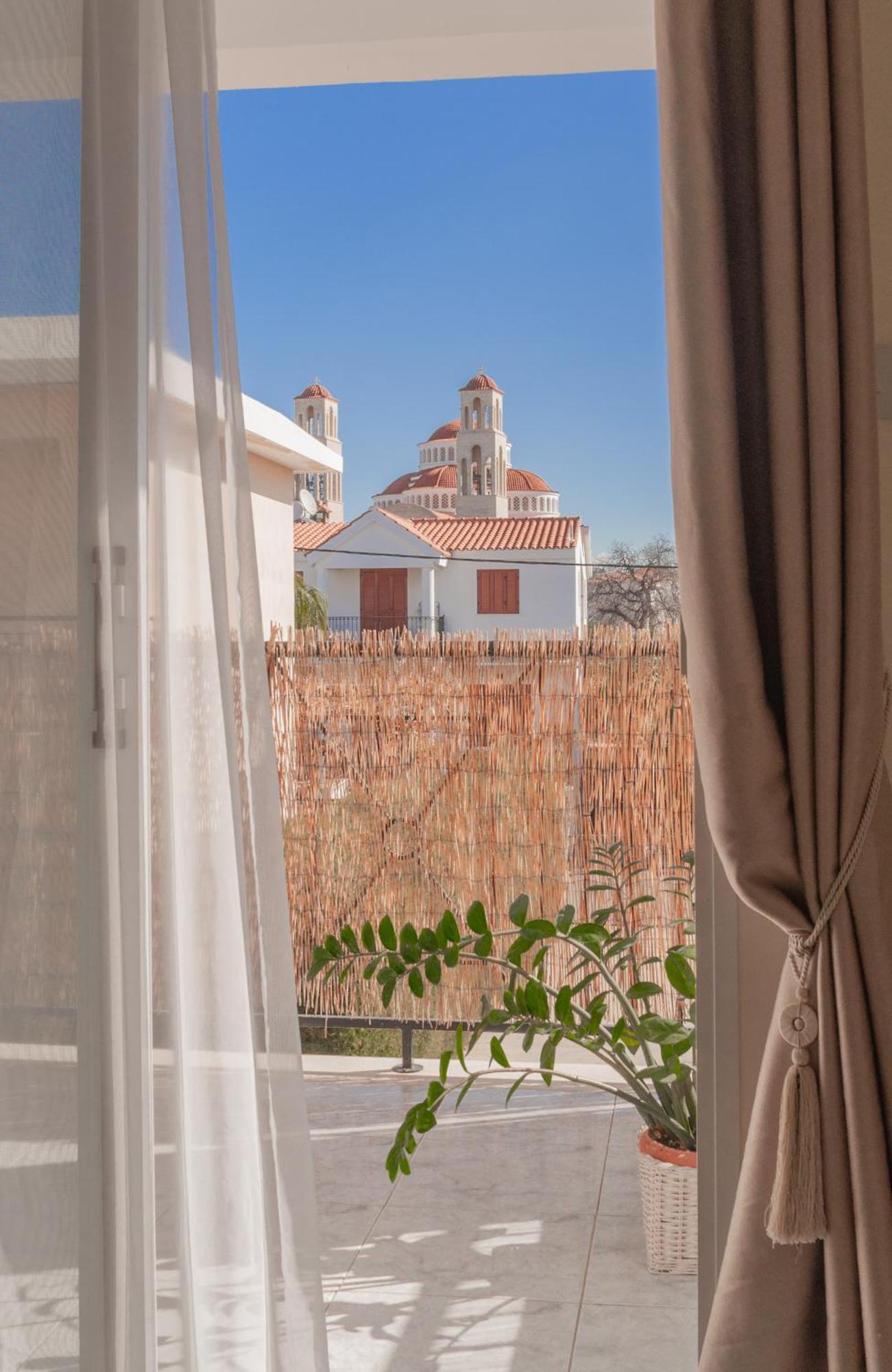 Cozy 1 Bedroom Apartment In Walking Distance To The Municipal Beach Paphos Eksteriør billede